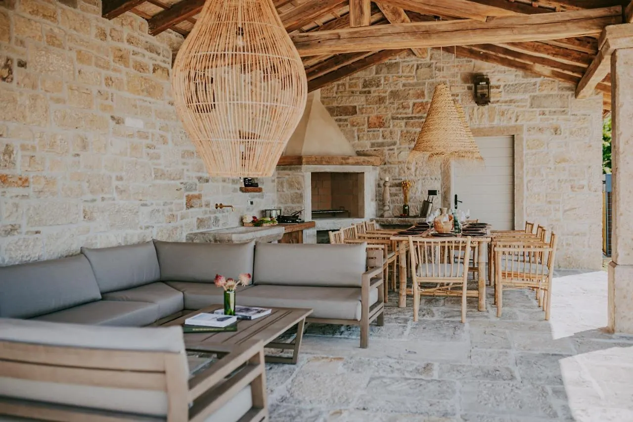 Luxury Estate With 6 Hectares Land Near Hilltop Town Motovun Kaldir ヴィラ