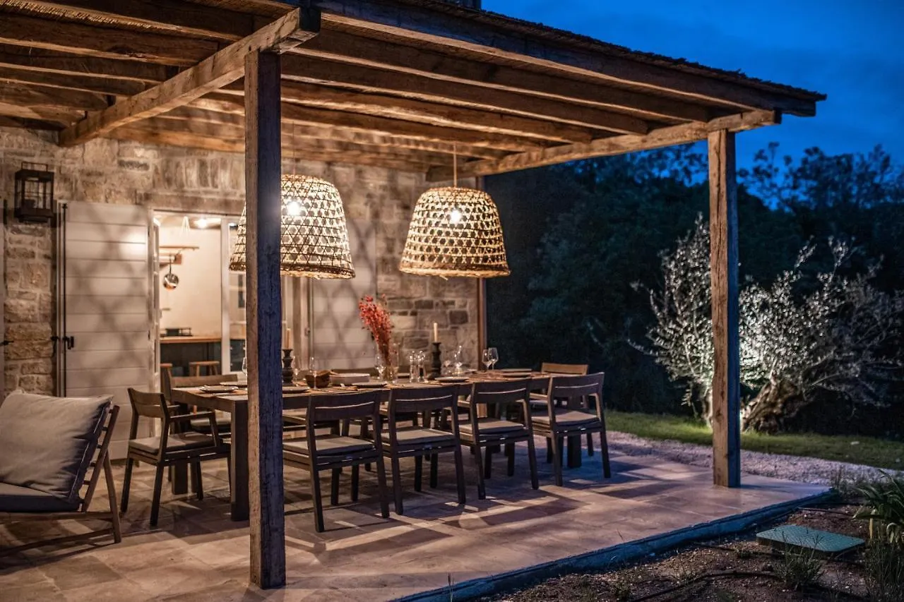 ヴィラ Luxury Estate With 6 Hectares Land Near Hilltop Town Motovun Kaldir